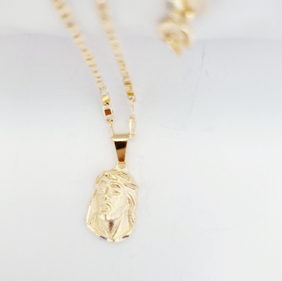 18K Gold Plated small Christ face necklace. New - Picture 2 of 7